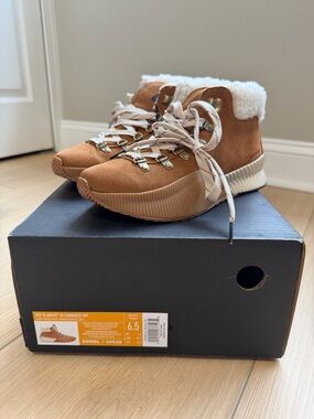 NEW Women’s Sorel Out N' About Boots size 6.5